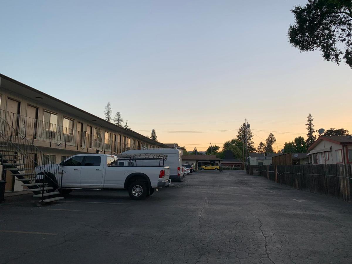 Regency Inn Lakeport Exterior foto