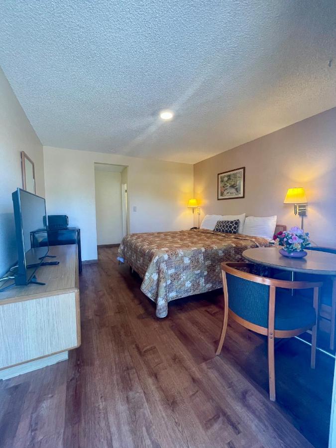Regency Inn Lakeport Exterior foto